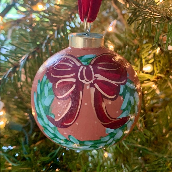 Hand-painted earth tones/burgundy ceramic Bow on Wreath ornament - Picture 2 of 2